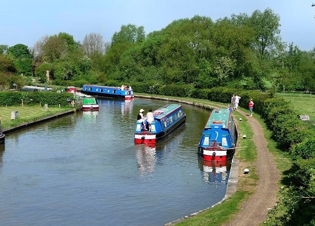  Exploring southern england by boat